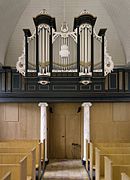 Het Van Dam-orgel uit 1888, afkomstig van de kerk van Heveskes en in 1975 naar Uitwierde verplaatst