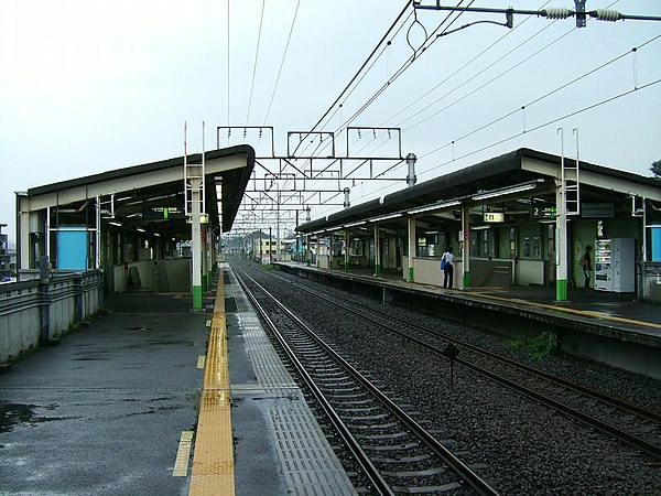600px-JREast-Yokohama-line-Katakura-station-platform.jpg