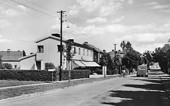 Johan Skyttes väg nr 214 med Konsum 1936 och Älvsjö Värdshus 2022.