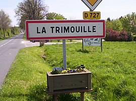 Entering La Trimouille on the D727 road  