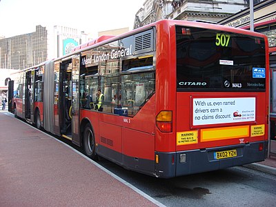 曾在伦敦服役（英语：Articulated buses in London）的奔驰Citaro G铰接巴士，车尾滚动布牌只显示线路编号