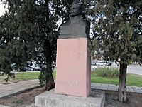 Mikhail Frunze bust near the Melitopol Station (Zaporizhia Oblast, Ukraine).JPG