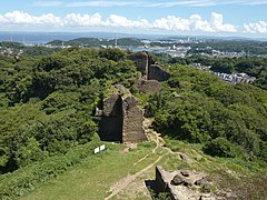 展望台から鷹取山公園内を臨む