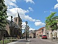 Nootdorp, la vue sur la rue avec une église