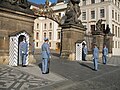 Wachablösung vor der Prager Burg