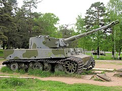 Ergbeskadigde Tiger op uitstalling in die Lenino-Snegiri Militêre-Historiese Museum, Rusland