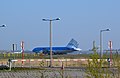 Op de Aalsmeerbaan geparkeerde vliegtuigen, 8 april 2020.