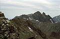 Der Gipfelcairn des Sgùrr nan Eag, im Hintergrund der Sgùrr Alasdair