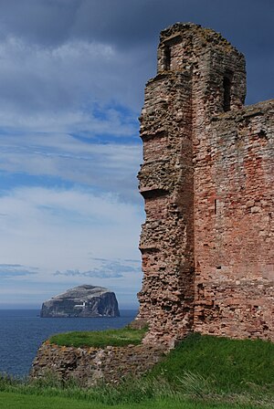 Southwestern tower of Tantallon Castle with Ba...