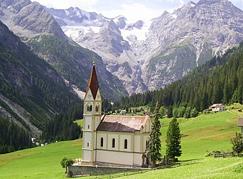 L'église de Trafoi, dans la commune de Stelvio et le massif de l'Ortles, région autonome italienne du Trentin-Haut-Adige. (définition réelle 2 524 × 1 860)