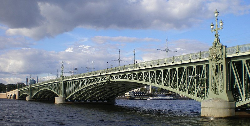 http://upload.wikimedia.org/wikipedia/commons/thumb/4/43/Trinity_Bridge_-_span_of_a_bridge.JPG/800px-Trinity_Bridge_-_span_of_a_bridge.JPG