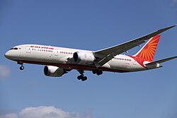 Az Air India Boeing 787–8-as gépe a London-Heathrow-i repülőtéren