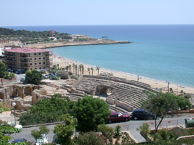Vista parcial de Tarragona e do anfiteatro romano de Tarraco