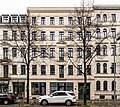 Mietshaus in geschlossener Bebauung und Hinterhaus als Winkelbau