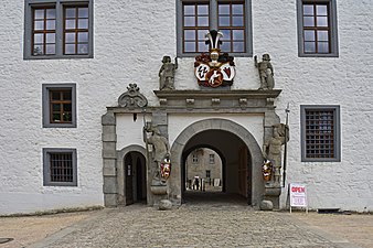 Главные ворота замка