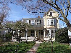 House at 362 Sea Cliff Avenue in 2016