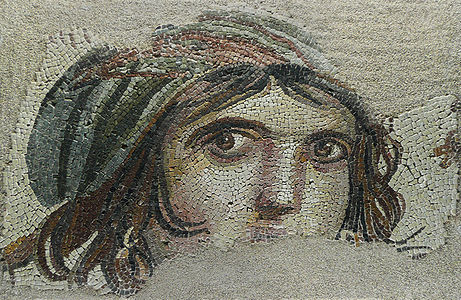 Zeugma antik kentinden çıkarılan ve halk arasında "Çingene Kızı" denilmekte olan mozaik (Gaziantep Arkeoloji Müzesi, Gaziantep, Türkiye). (Fotoğraf: Nevit, edit: Durova)