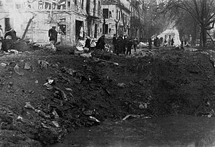 Kriegszerstörungen an der Königsteiner Straße – Rechts der Alte Kurpark, links der heutige Standort des Sodener Rathauses