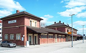 Empfangsgebäude von der Gleisseite (2010)