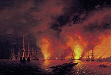 Peinture d'une bataille navale nocturne. Des navires intacts sont visibles d'un côté tandis que l'on ne voit que des épaves en feu de l'autre.