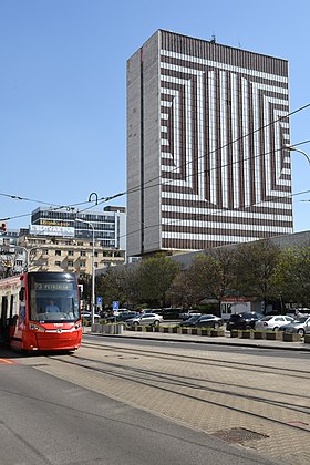 ホテル・キエフ付近を走る電車（2019年撮影）