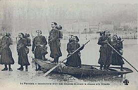 Zouaves donnant la chasse aux pillards (6).