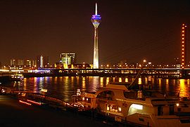 Duesseldorf riverside by night 01.jpg