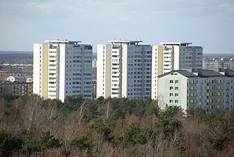 Таллин, Мустамяэ. 14-этажные жилые дома (1980–1986 гг.) и 5-этажный жилой дом (1963 г.)