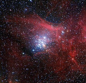 Aufnahme des Sternhaufens NGC 3293 und der umgebenden, rötlich erscheinenden HII-Region Gum 30 / RCW 51 mit dem MPG/ESO-2,2-m-Teleskop.