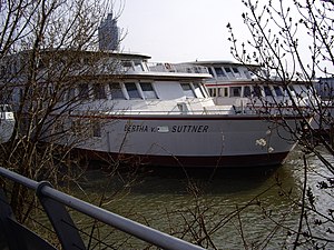 Gimnazio Bertha von Suttner sur Danubo en Vieno 21-a distrikto