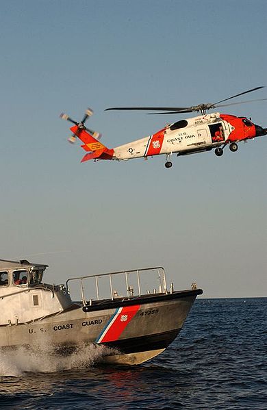 390px-HH60_and_Motor_Lifeboat.jpg
