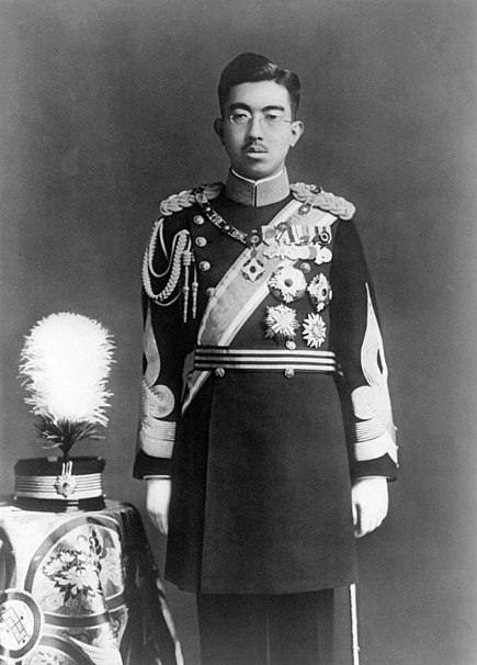 Ficheiro:Hirohito in dress uniform.jpg