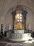 Altare med altaruppsats och altarskåp