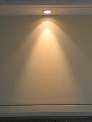 Lichtkegel an einer Wand