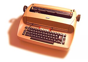 English: An IBM Selectric typewriter, model 71...