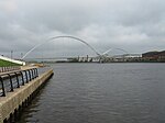 Infinity Bridge från River Tees Watersports Centre