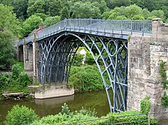 El Puente de hierro sobre el río Severn en Coalbrookdale, Inglaterra (terminado en 1779)