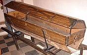 A reusable coffin