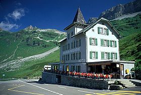 Klausenpass Hotel Passhoehe.jpg