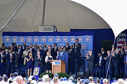 Smith (at podium) during his induction to the National Baseball Hall of Fame in 2019 Lee Smith giving induction speech to Baseball Hall of Fame July 2019.jpg