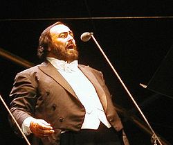 Pavarotti egy 2002-es koncerten