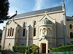 Chapelle du carmel, avec l'entrée du monastère et du petit magasin