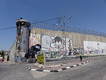 Graffiti depicting President Donald Trump on the Israeli West Bank barrier in Bethlehem Muro, Belen, 2017 08.jpg