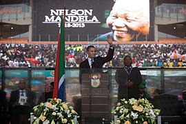 أوباما في الحفل التأبيني لنيلسون مانديلا (ديسمبر 2013)