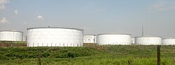 Miniatuur voor Bestand:Piracicaba 10 2008 156 Ethanol fuel storage tanks.jpg