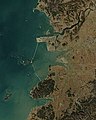 Satellittfoto av Saemangeumestuaret fra 2004, med synlig sjøbarriere