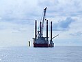 Montage d'une éolienne off-shore au port de Noshiro (Préfecture d'Akita).