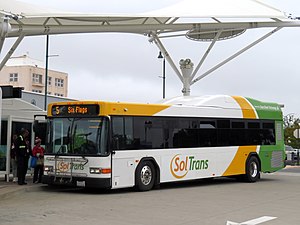 Автобус SolTrans маршрута 5 в транзитном центре Вальехо, май 2019.JPG