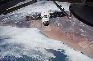 SpaceX CRS-14 Dragon приближается к МКС (1) .jpg