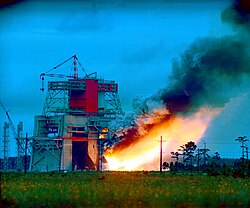 Статические испытательные стрельбы ступени Saturn V S-1C - GPN-2000-000041.jpg
